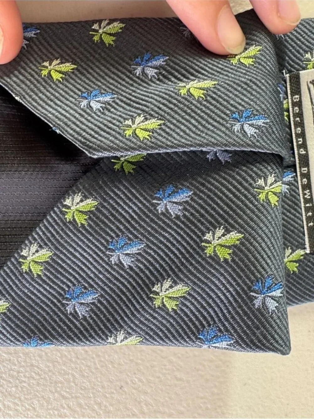 Berend Dewitt 100% Silk Necktie 5 Fingers Leaf Print German Designer Luxury Tie